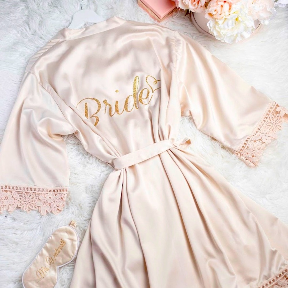🚫SOLD🚫 Blush Sikly Lace Bride Robe 💕(NWT)